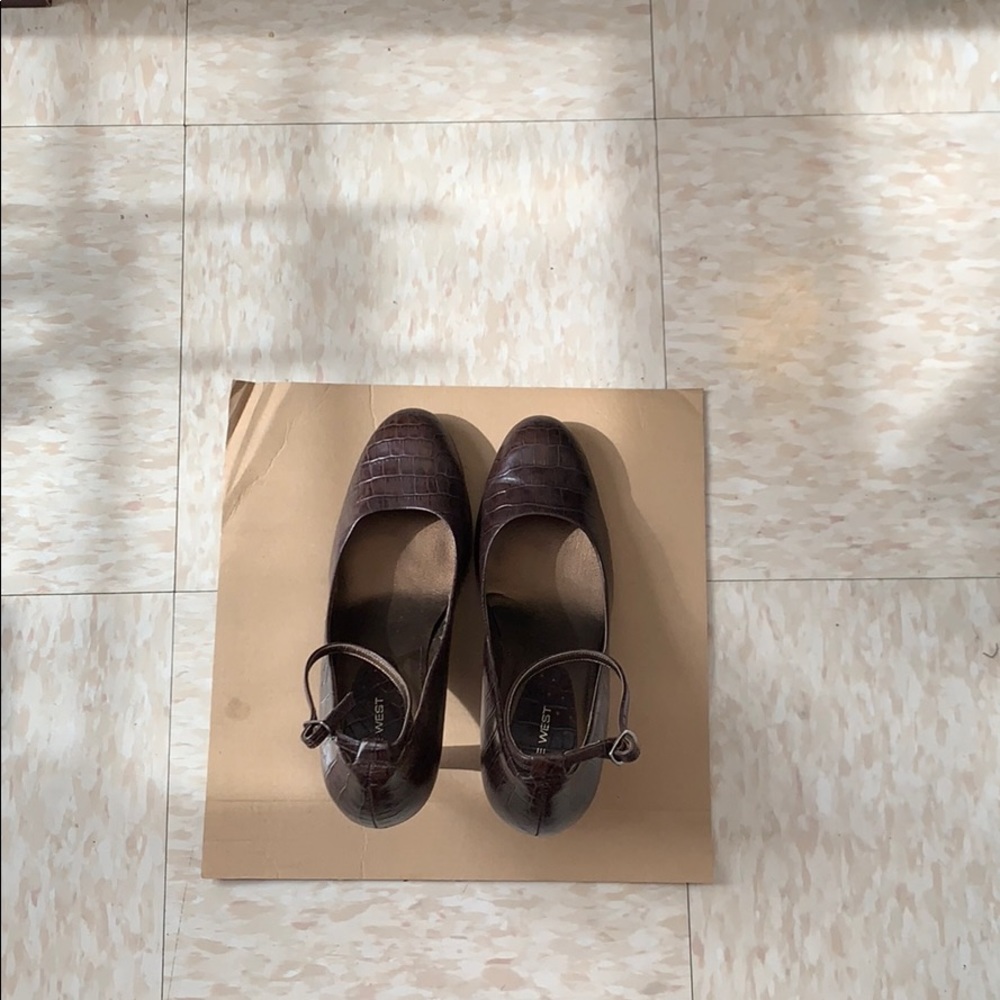 Women high heel shoe